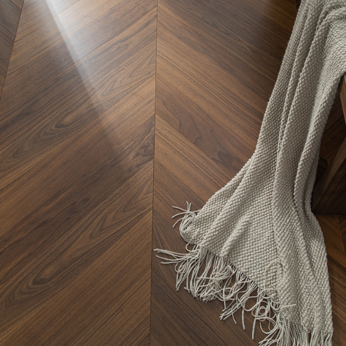 Black walnut wood 7825